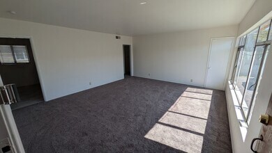 416 N Marguerita Ave, Unit D in Alhambra, CA - Foto de edificio - Building Photo