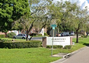 1303 83rd Ave N in St. Petersburg, FL - Building Photo