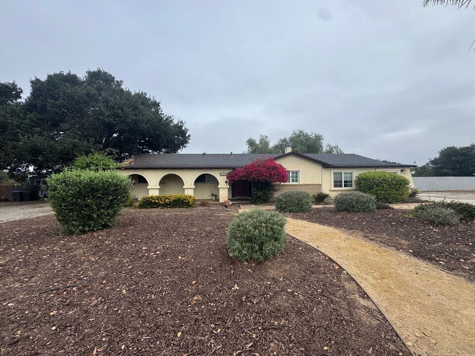 1520 Cielo Ln in Nipomo, CA - Foto de edificio
