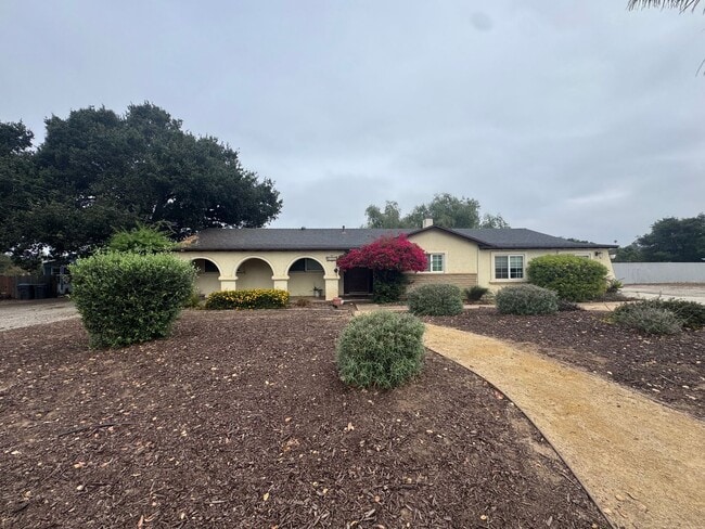 property at 1520 Cielo Ln