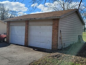 410 Glenwood Rd, Unit Ground Floor Apartment in Rossford, OH - Building Photo - Building Photo