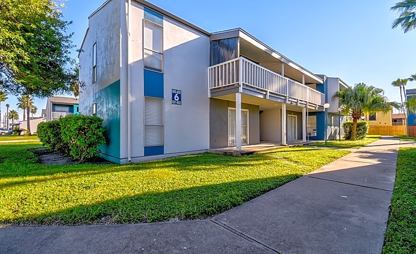 Bay Bluff Apartments Photo