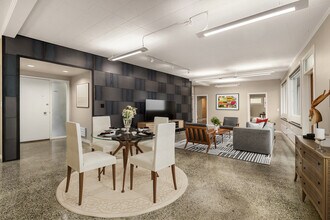 2560 Dexter Ave N in Seattle, WA - Building Photo - Building Photo