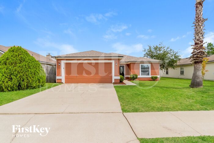 6935 Pleasure Way in Jacksonville, FL - Building Photo
