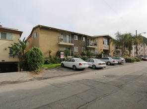Vineland South Apartments in Studio City, CA - Foto de edificio - Building Photo