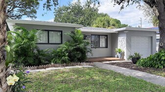 433 NW 15th Way in Fort Lauderdale, FL - Building Photo