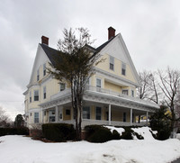 1871 Broad St in Cranston, RI - Foto de edificio - Building Photo