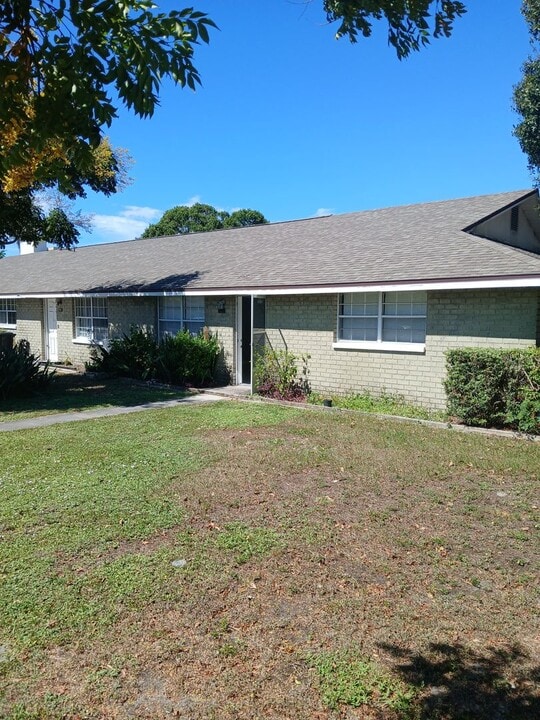 6447 Eric Dr in New Port Richey, FL - Building Photo