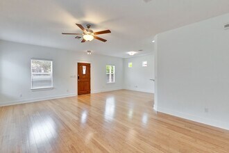2902 E 13th St in Austin, TX - Building Photo - Building Photo