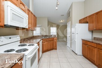 819 Summer Glen Dr in Winter Haven, FL - Foto de edificio - Building Photo