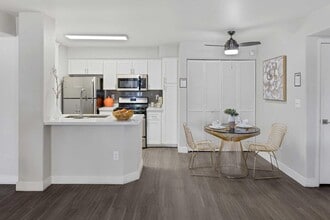 Edmond at Hacienda in Las Vegas, NV - Foto de edificio - Building Photo