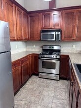 201 E Main St in Silverton, OR - Building Photo - Building Photo