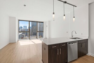 182 N Garland Ct in Chicago, IL - Building Photo