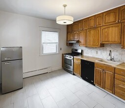 672 Wendover St in Philadelphia, PA - Building Photo - Building Photo