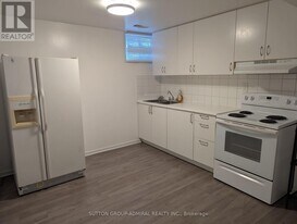 41 Russfax Dr in Toronto, ON - Building Photo