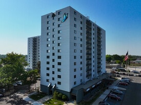Center Line Park Tower Senior 62+ in Center Line, MI - Building Photo