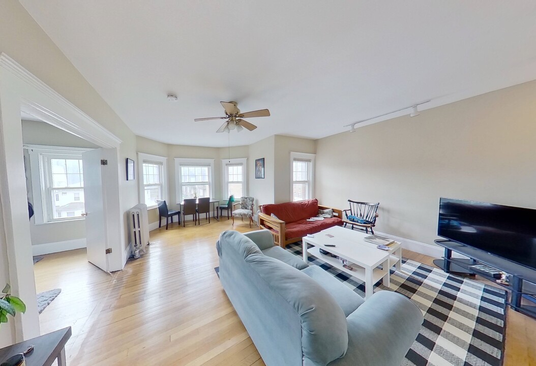 133 Chiswick Rd, Unit 3 in Boston, MA - Foto de edificio