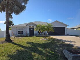 110 SE 46th Ln in Cape Coral, FL - Building Photo