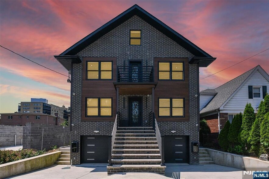 332 Coolidge Ave, Unit 8306 in Fort Lee, NJ - Building Photo