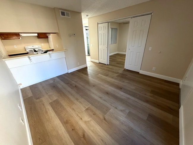 360 N San Antonio Ave, Unit I in Upland, CA - Foto de edificio - Building Photo