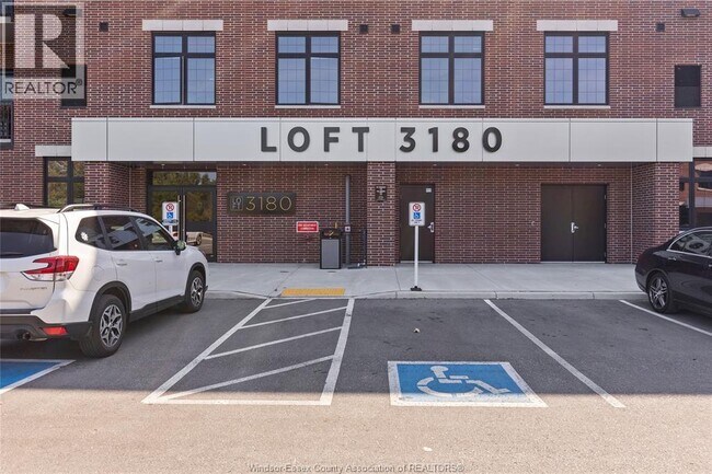 3180 Meadowbrook Ln in Windsor, ON - Building Photo - Building Photo