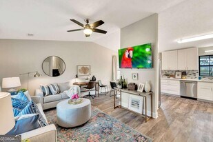 3605 Creek Mill Dr NW in Kennesaw, GA - Building Photo