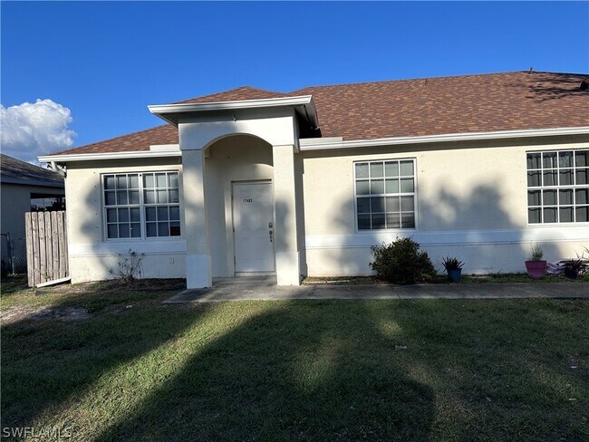 17483 Dumont Dr in Ft. Myers, FL - Building Photo - Building Photo