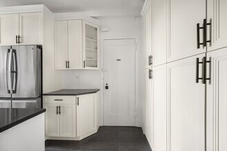 221 W 82 St in New York, NY - Building Photo - Building Photo