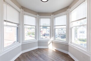 1949 Hudson Ave in Cincinnati, OH - Building Photo