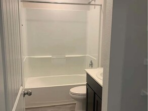 2416 Three Wood Way in Navasota, TX - Foto de edificio - Building Photo