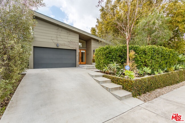 4229 Elmer Ave in Los Angeles, CA - Foto de edificio - Building Photo