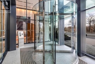 585-585 Bloor St E in Toronto, ON - Building Photo - Building Photo