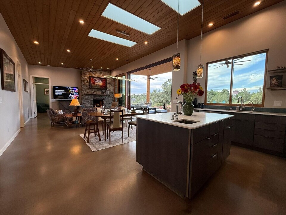 105 Rojo Dr in Sedona, AZ - Building Photo