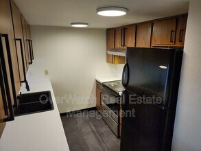 157 Michael Ct in Anchorage, AK - Foto de edificio - Building Photo
