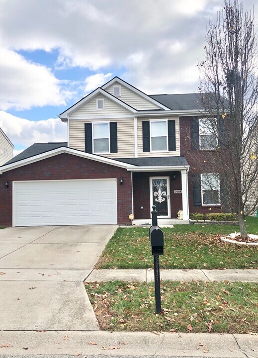 7002 Drury Dr in Louisville, KY - Building Photo