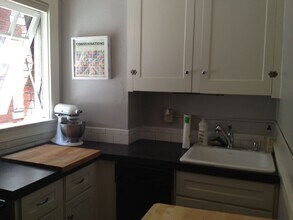 1811 NW Couch St in Portland, OR - Foto de edificio - Building Photo