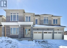 33 Cecil Saunders Dr in Georgina, ON - Building Photo