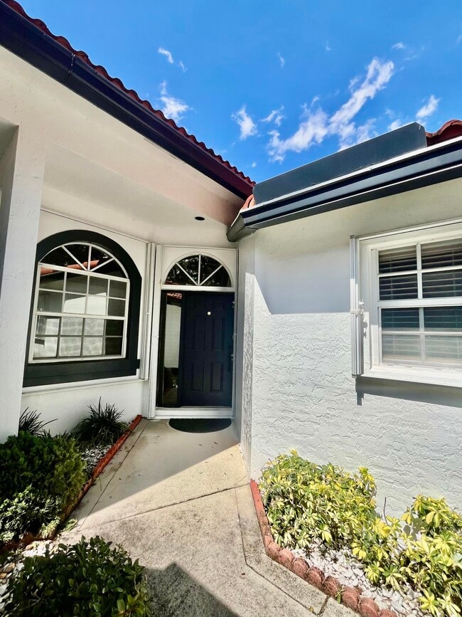 8195 Vía Bella in Boca Raton, FL - Building Photo - Building Photo