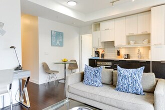 217 Adelaide St W in Toronto, ON - Building Photo - Building Photo