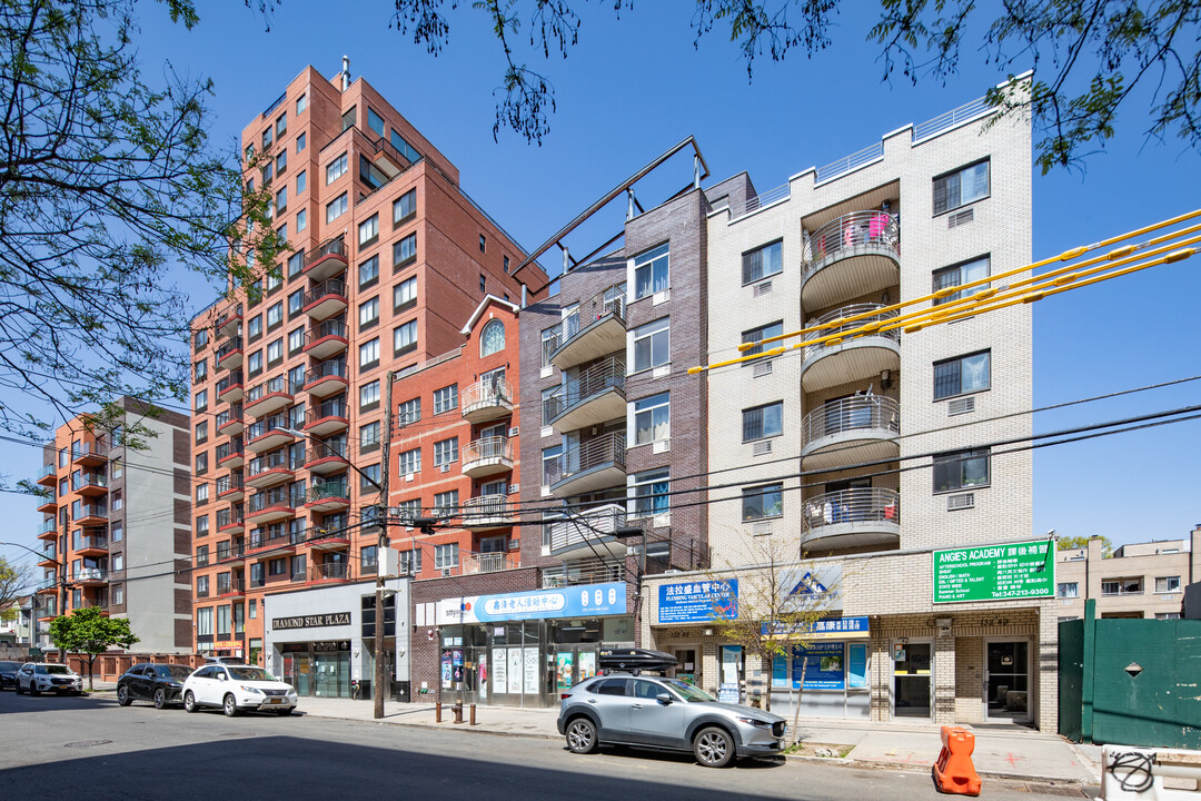 13245 41st Rd in Flushing, NY - Building Photo