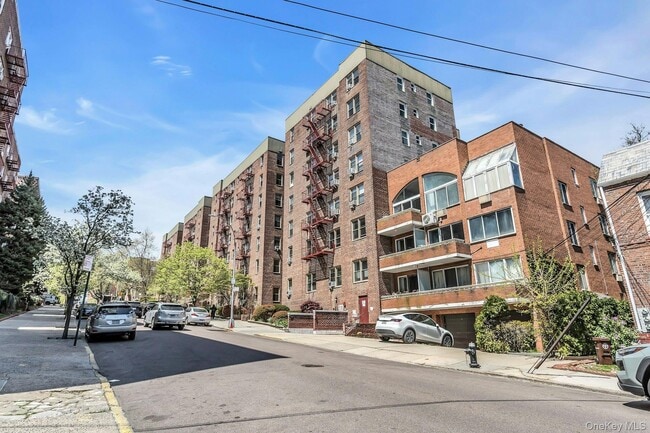 67-25 Clyde St in Queens, NY - Building Photo - Building Photo