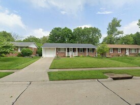 7357 Naples Dr in Hazelwood, MO - Building Photo