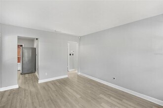 6013 N Otis Ave in Tampa, FL - Building Photo - Building Photo