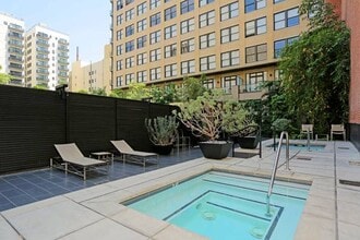 460 S Spring St, Unit 1207 in Los Angeles, CA - Foto de edificio - Building Photo