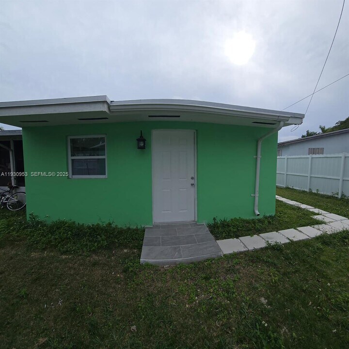 10241 Haitian Dr in Cutler Bay, FL - Building Photo