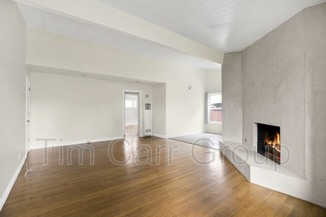 2100 Clay St in Newport Beach, CA - Building Photo - Building Photo