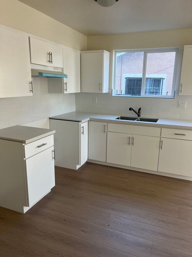 409 E 99th St in Los Angeles, CA - Building Photo - Building Photo