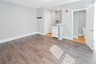 24 Charlton St in Worcester, MA - Building Photo - Building Photo