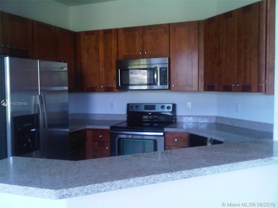 10022 NW 7th St-Unit -107 in Miami, FL - Building Photo