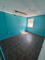 7408 Commerce St in Riverview, FL - Building Photo